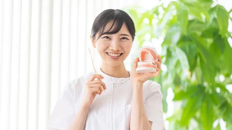 差し歯が黄ばむ3つの原因と予防方法の画像