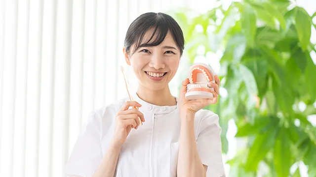 差し歯が黄ばむ3つの原因と予防方法の画像