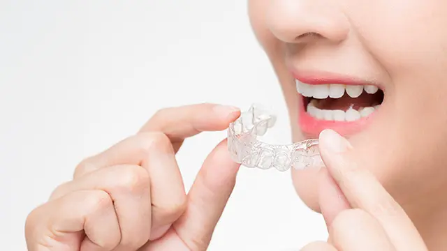 矯正中にホワイトニング治療を受ける際の注意点の画像